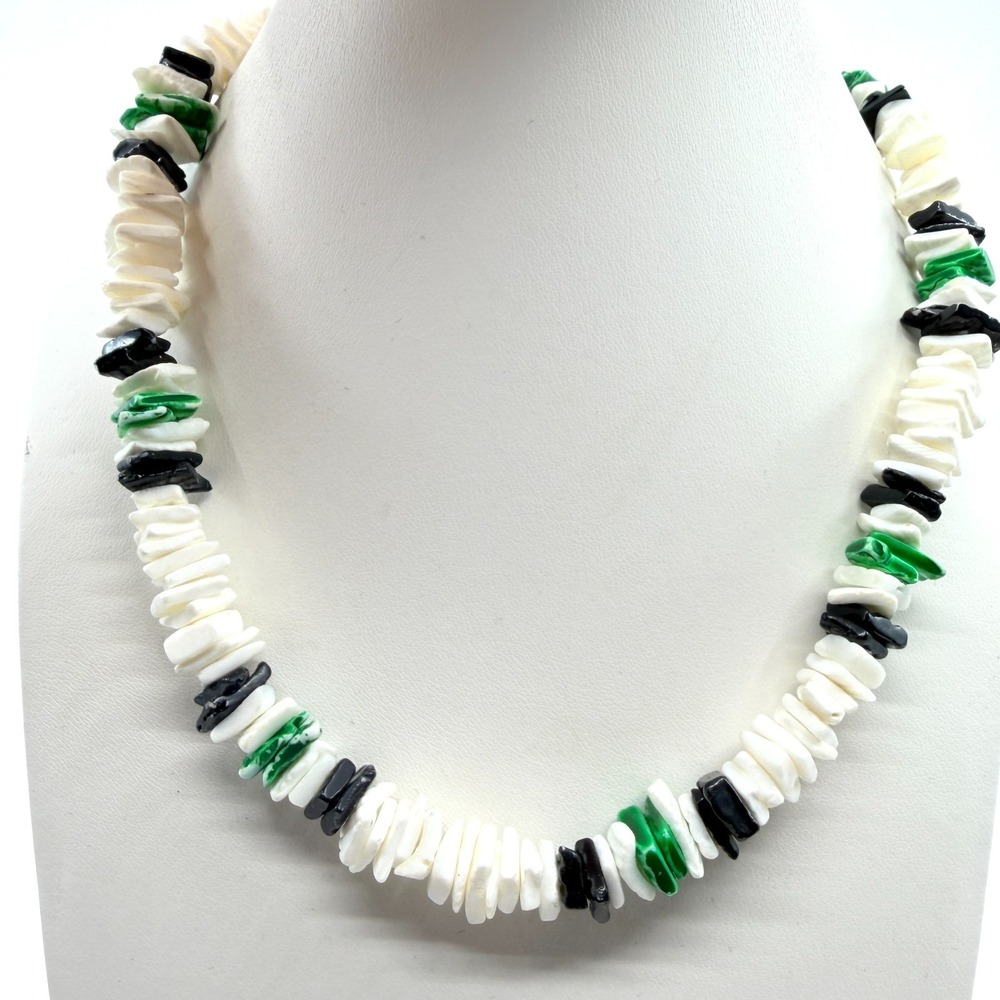 VTG Mother of Pearl Shell Chip Choker Necklace White Black Green Beachy Lobster